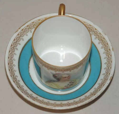 ANTIQUE SEVRES SIGNED ATTRIBUTED PORTRAIT CAN DEMITASSE CUP & SAUCER 1751-1753 - Picture 3 of 10