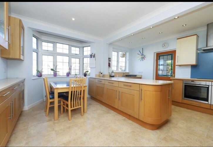 Shaker Style Solid Oak Kitchen Units Including 30mm Quartz Worktop eBay