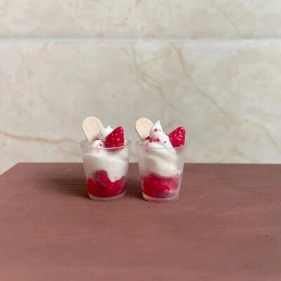 2PC Dollhouse Miniature 1/6 Scale Ice Cream Cups Dining Room Resin Accessories