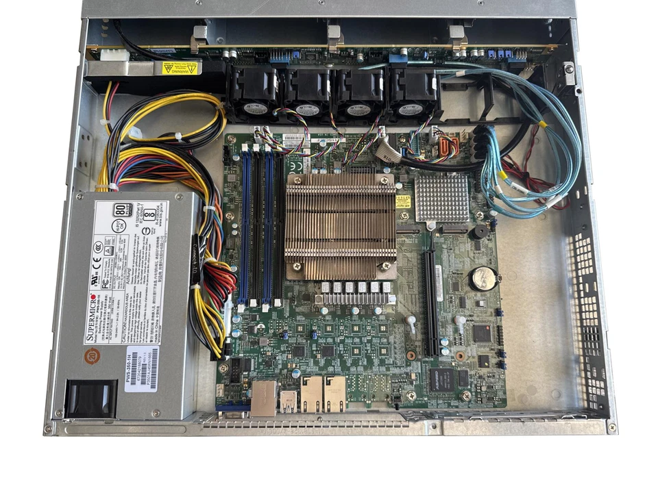 1U X11SCM-F 4 bahías 3,5 pulgadas Servidor SATA 1x E-2224 3,4 GHz 4 núcleos DDR4 1x 350 W PS Foto 3 de 4