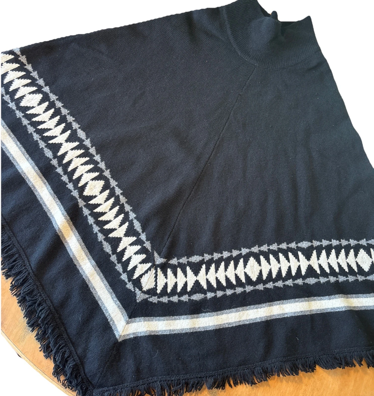 NWT Pendleton wool poncho white gray arrowhead Intarsia border Fringe $169
