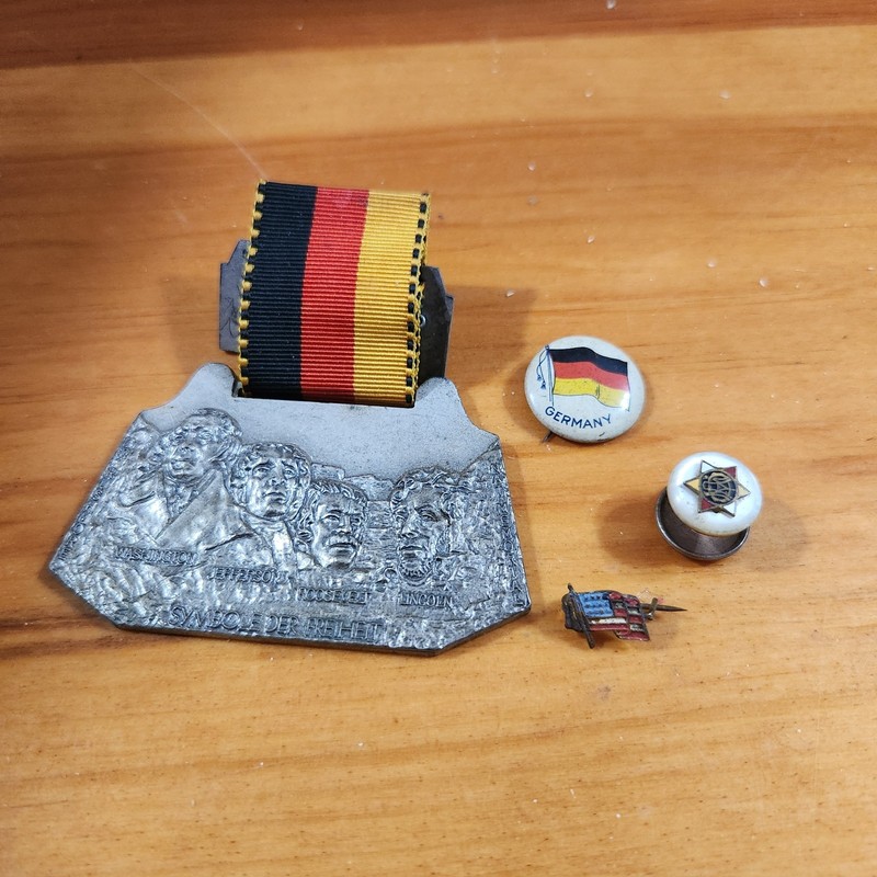 Vintage German Volksmarch Hiking Medal, Mount Rushmore