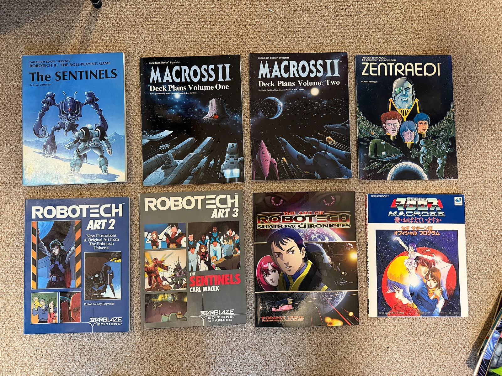 Robotech and Macross Art Books, Magazines and Comics. Lot of 23