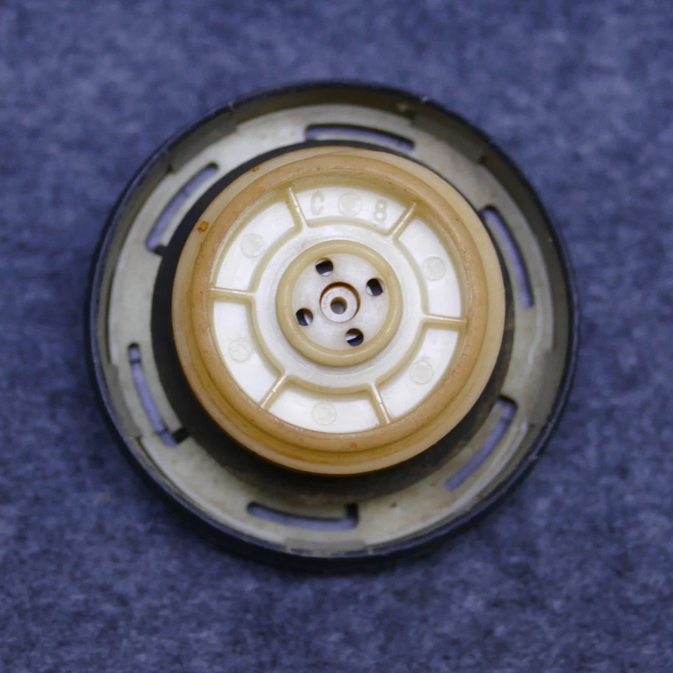 1995-1999 Buick Riviera Gas Fuel Filler Cap Lid OEM P391 - Image 4 of 4