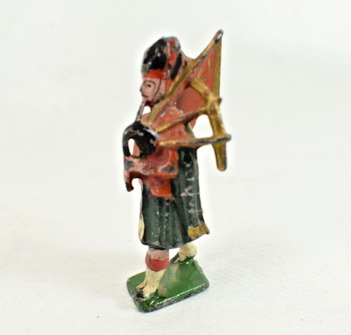 Soldat de plomb CBG MIGNOT 54mm - Pompier servant de pompe gauche