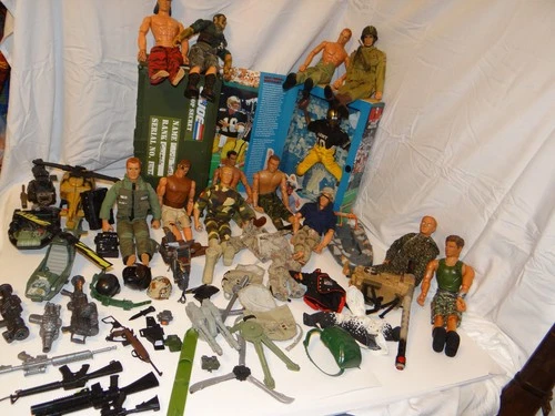 LARGE LOT OF GI JOE FIGURES *WEAPONS* CLOTHES & OTHER ITEMS * LKNW & PLAYED WITH