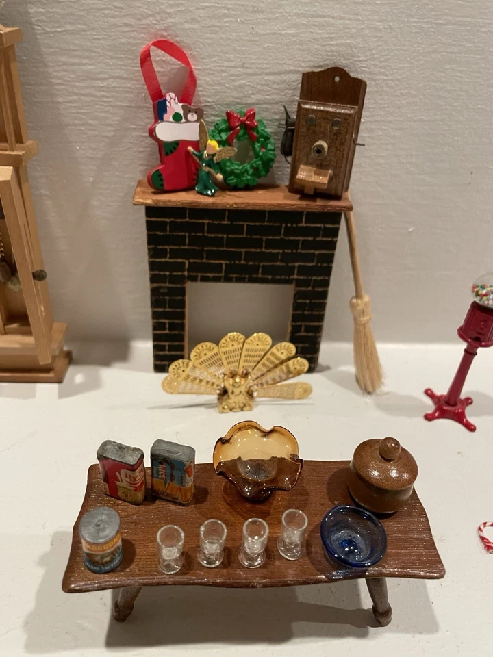 Collection of Vintage Dollhouse Miniatures & Accessories - Image 2 of 4
