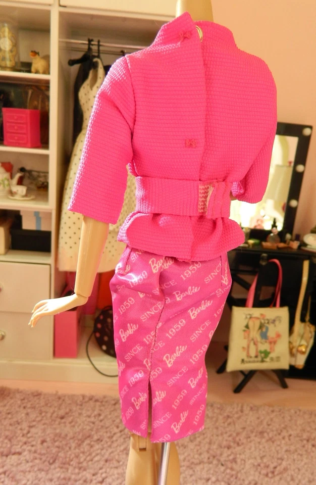 骄傲的粉红色丝绸石芭比娃娃 ~ 2018 ~ 全新完整时尚 ~ 二手 ~ 无娃娃 — 第 4/4 张图片