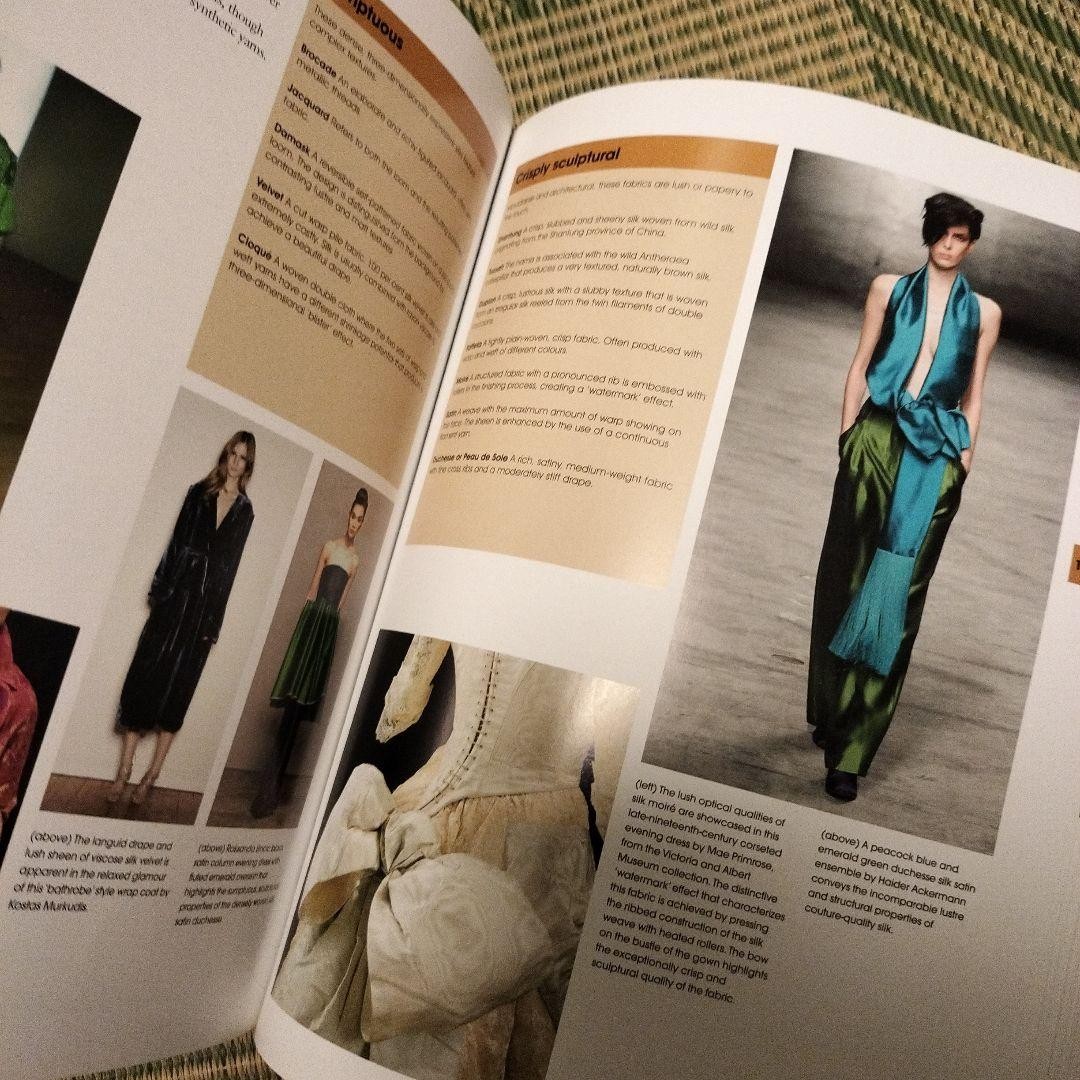 fabric for fashion thecomplet guide 洋書 71O7m7lWB6L._UF1000,1000_QL80_.jpg