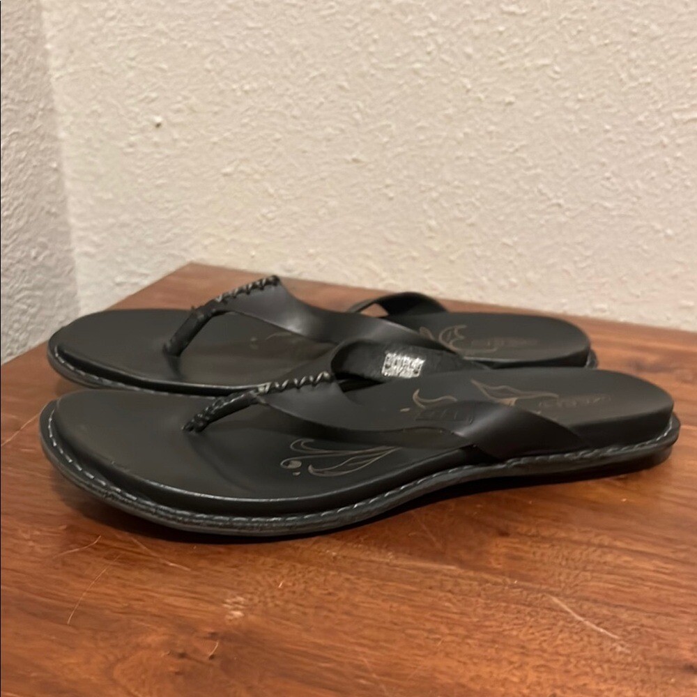 Infradito Keen Alman in pelle piatta nera da donna taglia 10