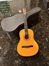 AUTHENTIC MODELS - MINIATURE ACOUSTIC GUITAR w CASE Beautiful 