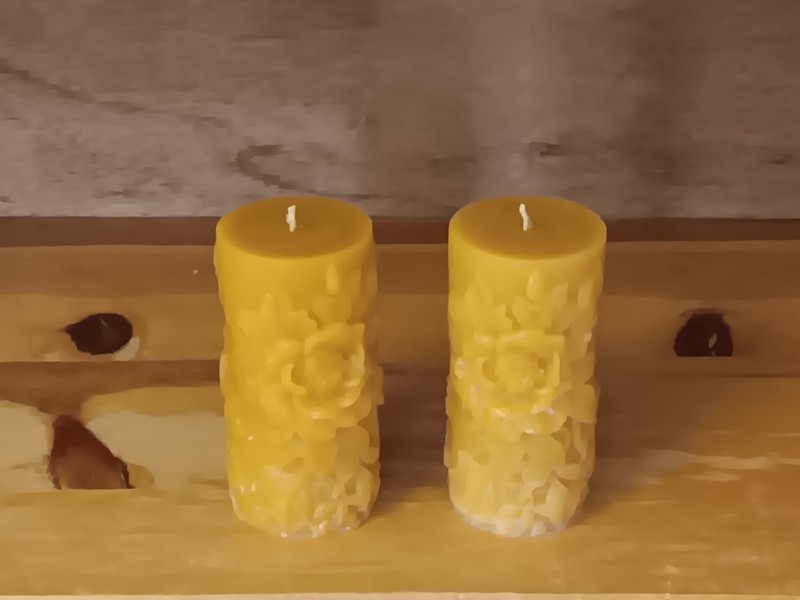(2) Handmade 100% Pure Beeswax 100% Cotton Wick Flower Candles  4"H X 2"W