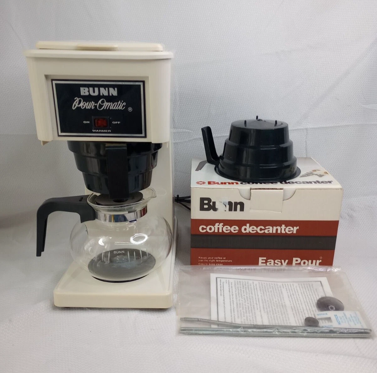 BUNN GR Pour-Omatic Coffee Brewer Maker White With Extra Carafe