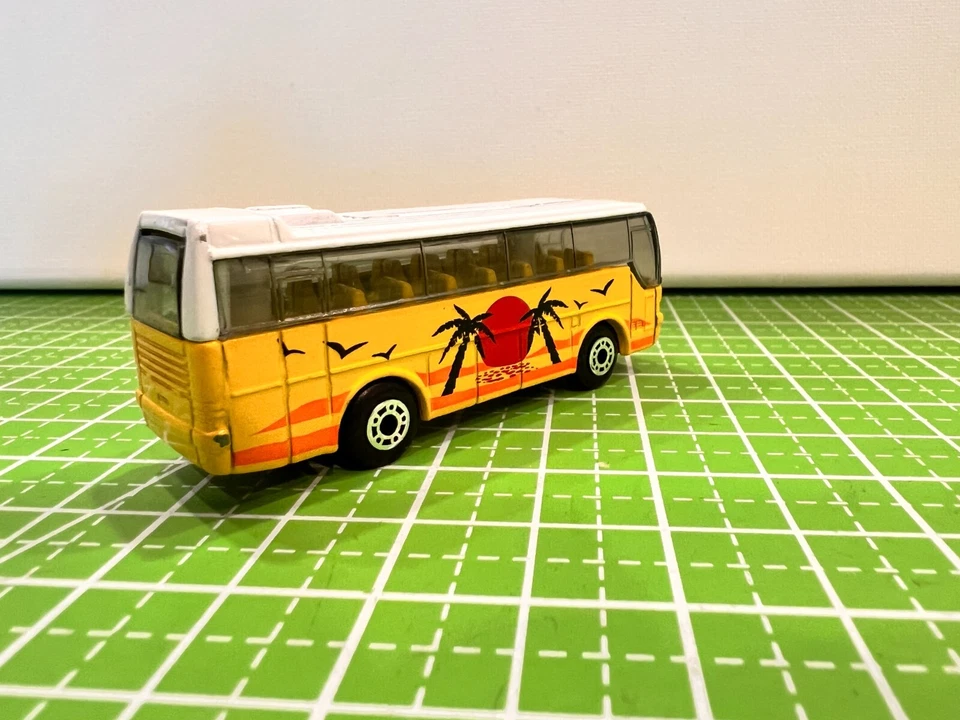Matchbox Yellow Ikarus Coach Tour Bus 1986 1:64 Harder to find variation Exclnt - Image 4 of 4