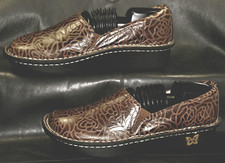 Alegria Debra DEB-532 women's brown embossed leather slip on clogs size EUR 39