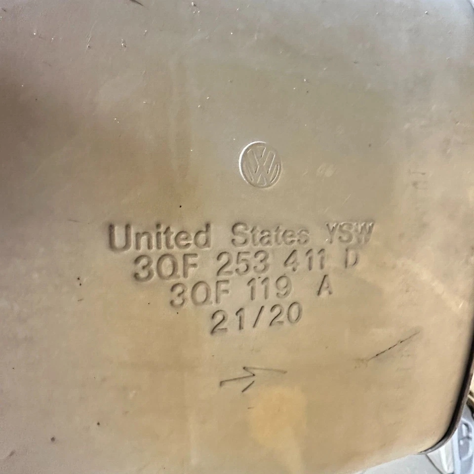 Conjunto de tubo de escape y silenciador Volkswagen Atlas 2021 OEM Foto 3 de 4