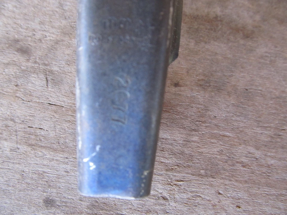 Dodge Coronet Hood Mopar 1968 pestillo secundario con fecha 2077 re-chapado Foto 3 de 4