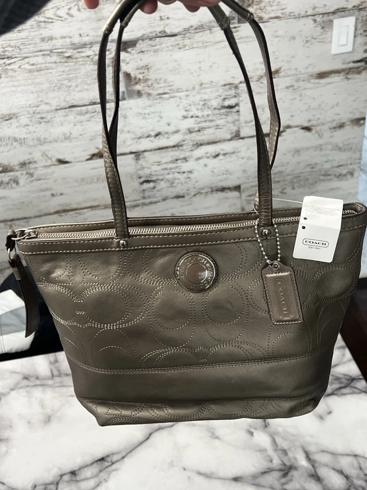 Bolso de hombro Coach Signature contorno logotipo C de cuero bronce estilo F19409 Foto 2 de 4