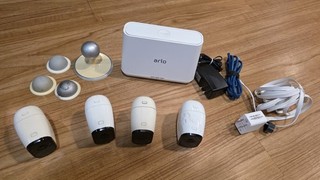 Kit de 4 cámaras Arlo Pro VMC4030 con base VMB4000 y baterías A 1