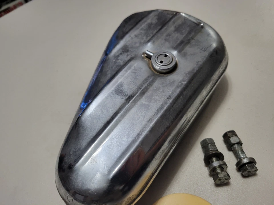 Caja de herramientas cromada lateral derecha para 40-57 Harley Davidson Panhead 64205-40C SIN LLAVE Foto 2 de 4