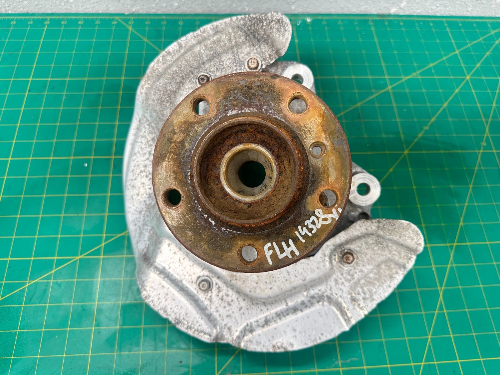 12-18 BMW F20 F30 F32 F36 AWD Front Spindle Wheel Hub Bearing 