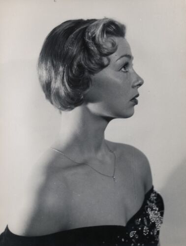 Dany Robin, suite de 8 Photographies coiffure 1949  - Photo 1/9