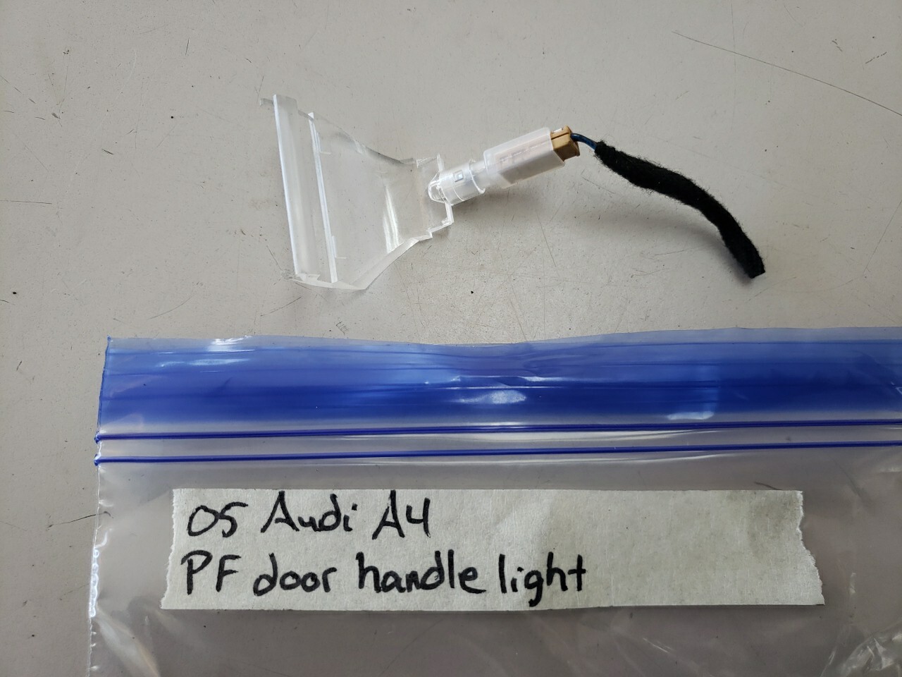 2005 AUDI A4 QUATTRO - Convertible Right Passenger Door Handle Light