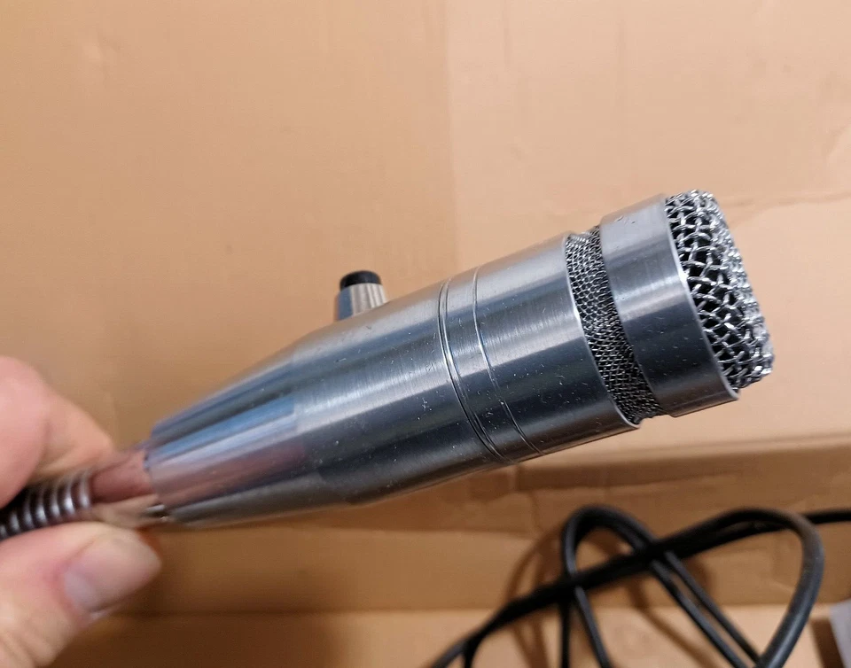 Astatic 119S-19 Cardioid Dynamic Microphone w/ DPDT Push-to-Talk Switch - Image 4 of 4