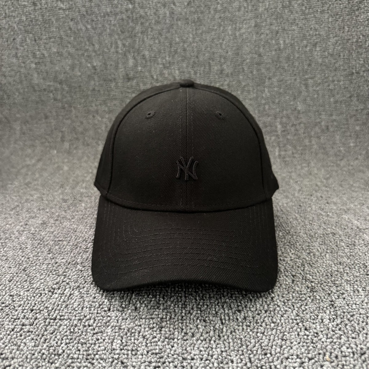 New Era New York Yankees Black Cap Tonal Logo