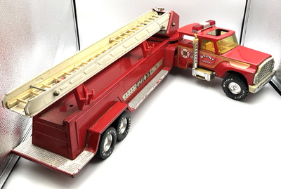 Vintage Nylint #885 Aerial Hook N Ladder Fire Truck District 2 Pressed Steel Toy