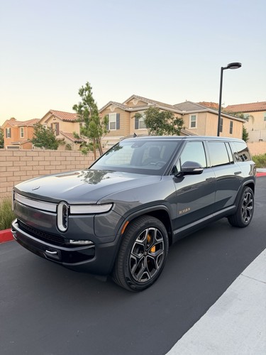 2023 Rivian R1S ADVENTURE