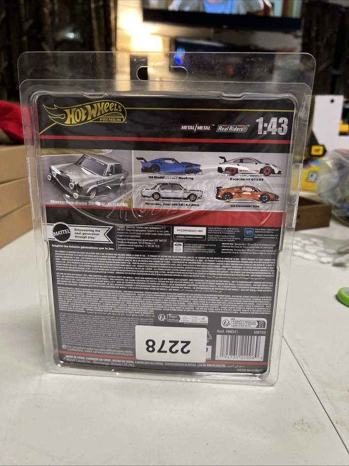 Hot Wheels Premium 1: 43 4 英寸压铸 MERCEDES-BENZ 300 SEL 6.8 AMG 旧学校 — 第 4/4 张图片