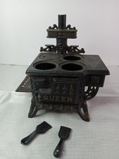 Dollhouse Queen Mini Cast Iron Stove With 2 Spatulas