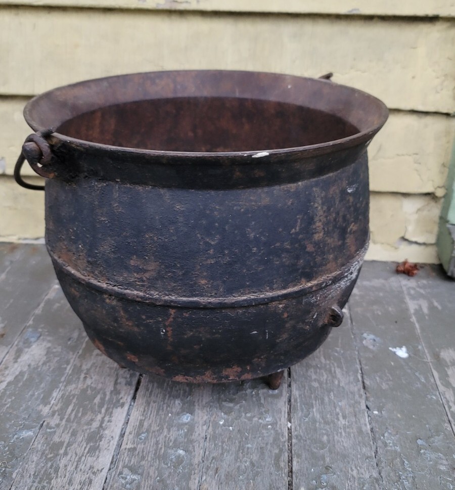 VINTAGE CAST IRON Favorite Piqua Ware No 8 3Leg Cast Iron Kettle eBay