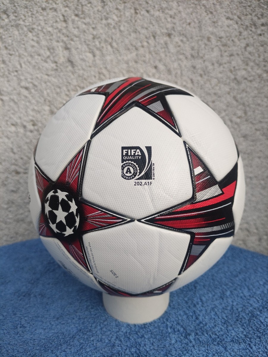 adidas チャンピオンズリーグ決勝ボール 2013 Official Match Ball