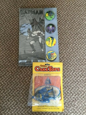 Wilton Batman Cake Tops 1982 und Batman Buttons 1989 Job Lot Neu anderer alter Lagerbestand