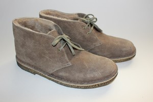 clarks desert boots beige