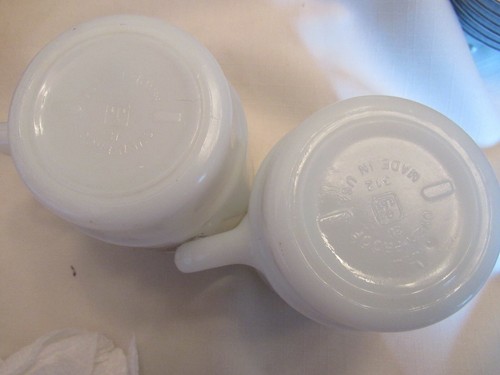 VINTAGE TWO ANCHOR HOCKING ORIOLES MILK GLASS MUGS - CUTE - USA - Foto 10 di 11
