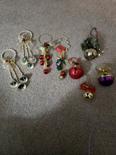 Navidad ~ Percha de perilla de puerta Jingle Bells Decoración ~ Juego de 8 (B8) - Imagen 1 de 4