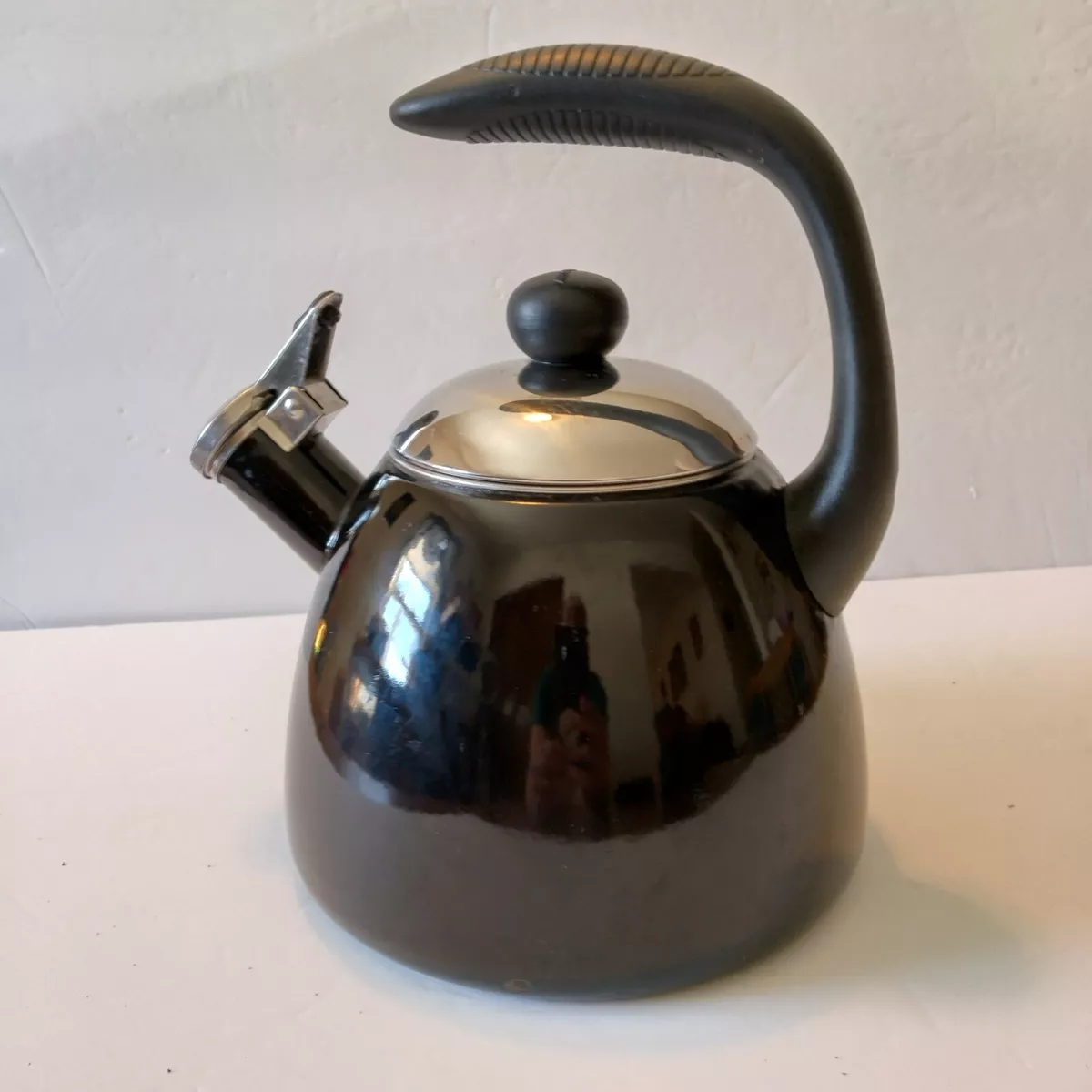 Farberware Bella Water Kettle, Whistling Tea Pot, Black, Works for All  Stovetops