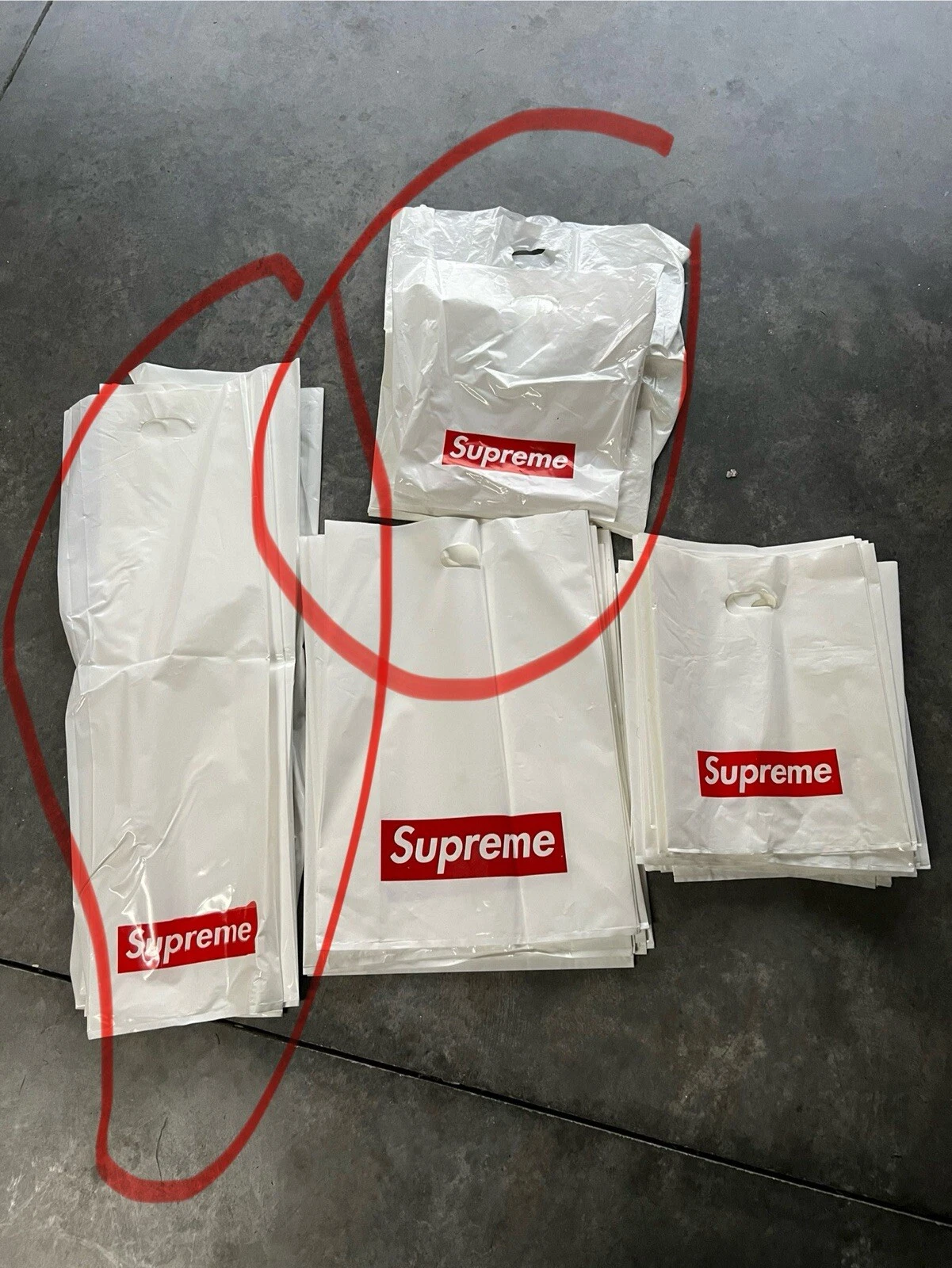 Sacs à skateboard Supreme magasin plastique lot de 6 plus Xtra Large et Medium Supreme