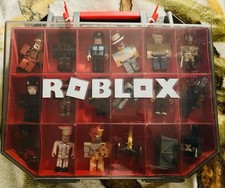 ROBLOX: Random Figures With Storage Box. ( Set Of 17 Figures)Great Conditions