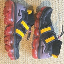 Nike Womens Air Vapormax FK Utility Black/Gri...