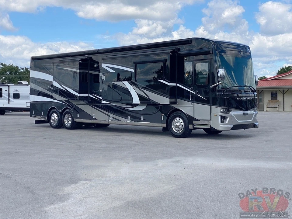 21 Newmar Coach Dutch Star 4369 Luxury Diesel Motorhome Class A RV Recliners - Image 3 of 4