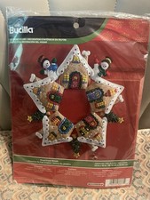 Bucilla GINGERBREAD HOUSE Snowmen Star Christmas Decor Felt Wreath Kit 86677 NEW