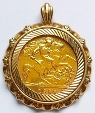 1982 Half Sovereign QEII 4g 22ct in 9ct Gold Pendant Mount 2.8g