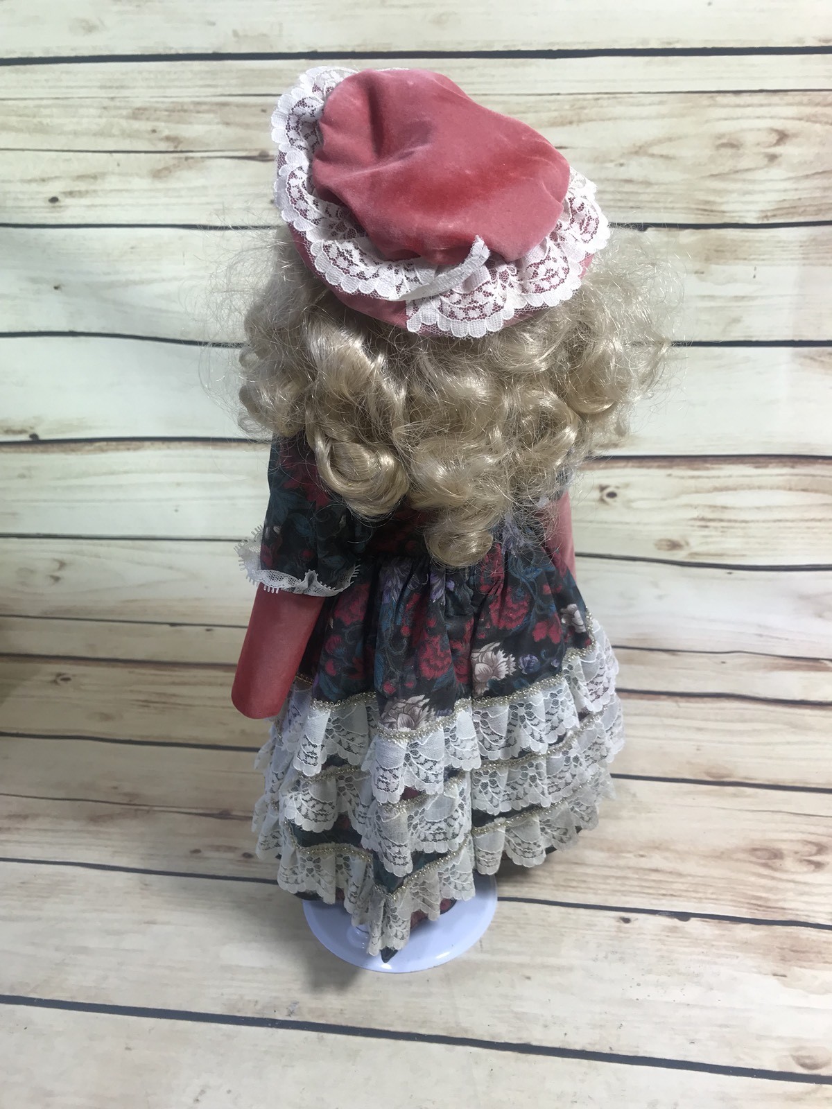 Vtg Porcelain Doll 1995 Four Star International Trading Co Doll w/Stand Collect