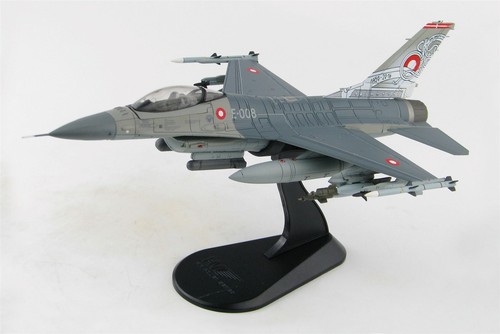 Hobby Master 1:72 F-16BM Falcon Flyvestation Skrydstrup DanishAF 66th Ann HA3881 - Picture 2 of 7