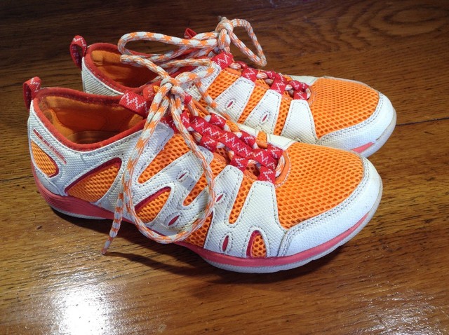 lace up mesh sneakers