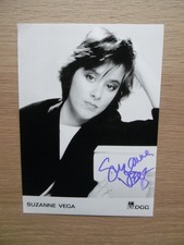 Suzanne Vega autograph signed 13x18 cm picture B/W